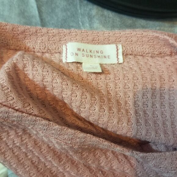 Walking on Sunshine Pink Knot Blouse Size Large - Picture 5 of 6